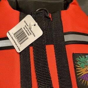 Sm Brand new never worn extra small life preserver for a small dog 5.5-8.5 lbs